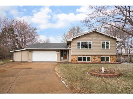 Comfortable 5-Bedroom Family Home in Andover, MN - Perfect for Quality Family Living!