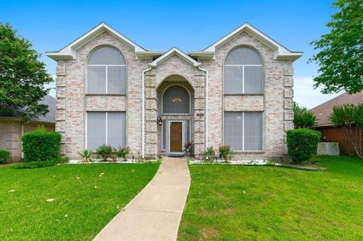 Family Haven in Mesquite: Spacious 5-Bedroom Home with Fenced Yard - 1624 Ariel Drive – photo 1