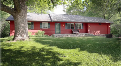 Inviting 5-Bedroom Family Home in Maple Grove, MN - Perfect for Comfortable Family Living! – photo 1