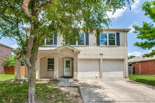 Spacious 4-Bedroom Family Home in Argyle, TX - Perfect for Comfortable Family Living!