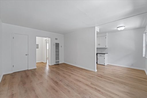 Beautiful Inglewood Apartment! – photo 1