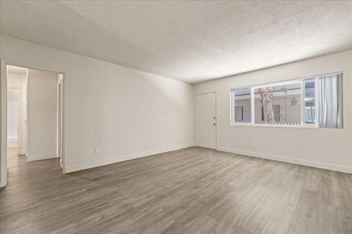 Spacious Three Bedroom Apartment! – photo 1