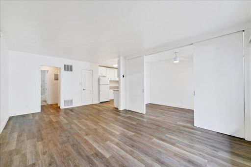 Beautiful One Bedroom + Private Den Located In The Heart of Baldwin Village! – photo 1