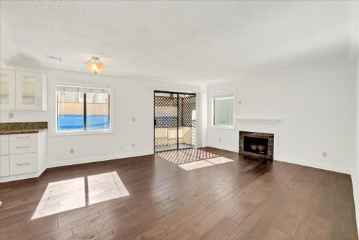Two Story Townhome Style Apartment In The Heart of Tarzana!