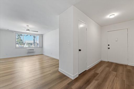 Beautiful Modern Apartment | Quiet Boyle Heights Neighborhood – photo 1
