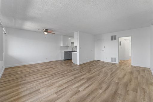 Beautiful Two Bedroom Apartment Located In The Heart of Baldwin Village! – photo 1