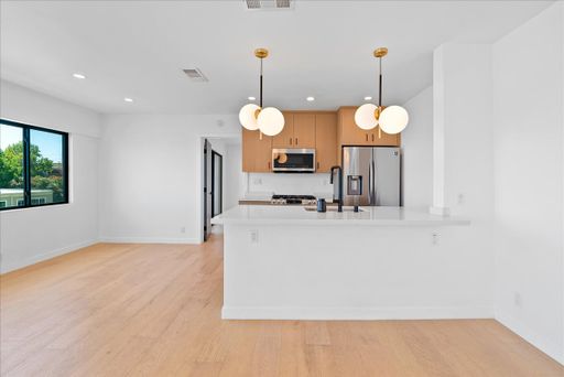 Beautiful WeHo Apartment In The Heart of Sunset Blvd! – photo 1