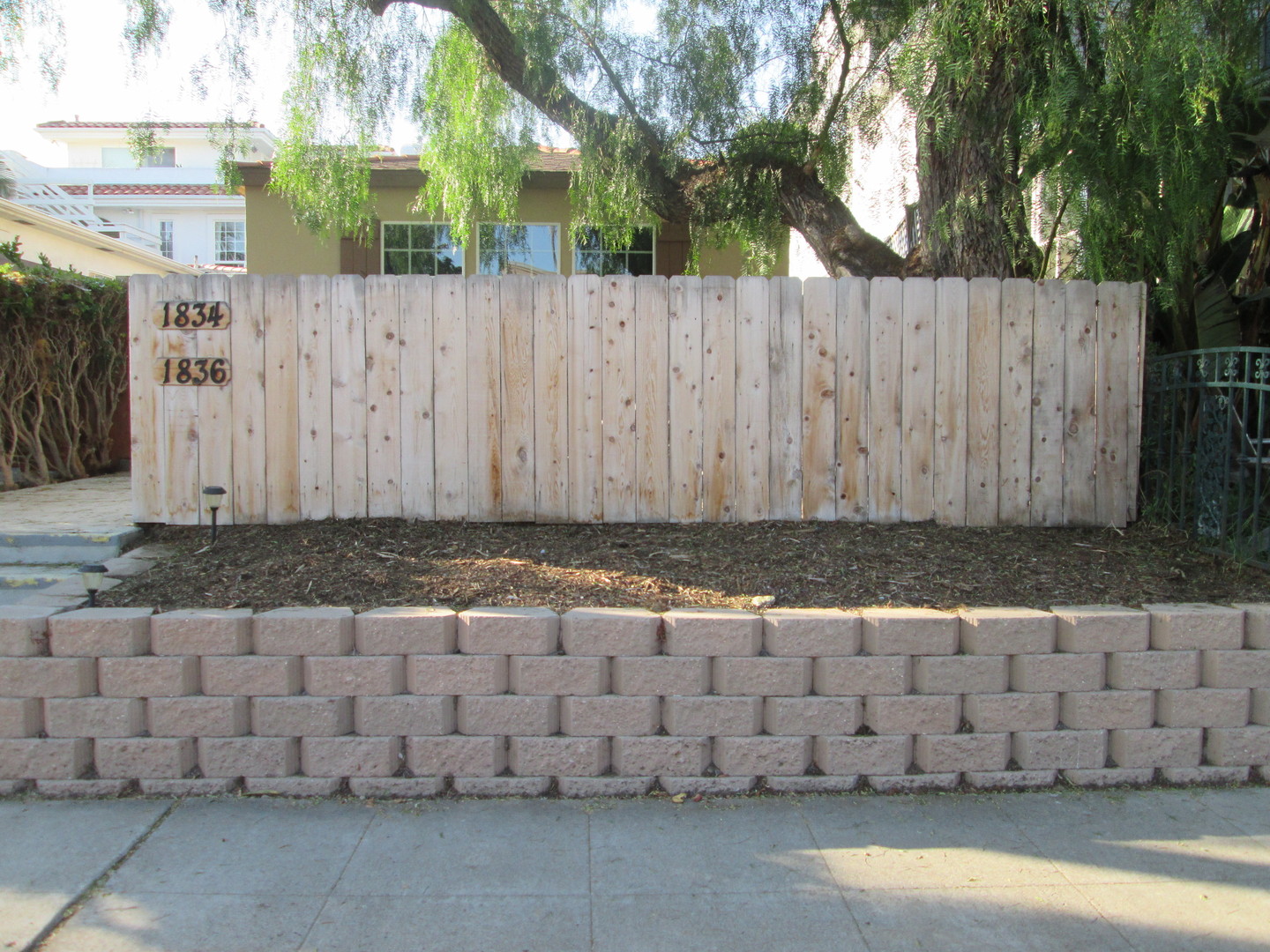 San Diego Apartment: 1834-36 Chalcedony St.