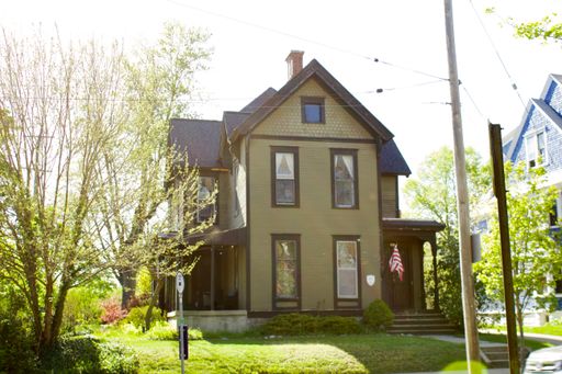 Beautiful Heritage Hill 2 bedroom – photo 1