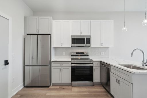 New construction 1 bedroom in the very heart Nolibs! Now offering 2 months free! Gated parking available! – photo 1