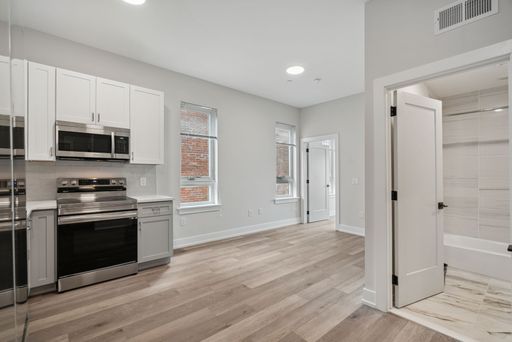 Amazing Nolibs 1 bedroom now offering 2 months free! Walk to everything! – photo 1