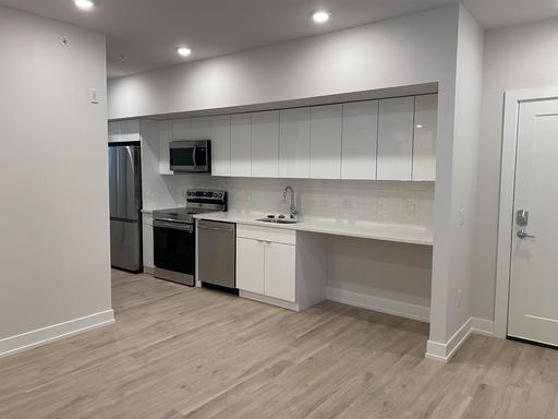 Walk to class! 2 bed/1 bath apartment in the heart University City! Newer construction; Pets Allowed! – photo 1