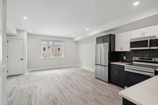 HUGE studio in Mt Airy with full appliance package! Natural light and washer/dryer in unit! Full amenity package! – photo 1