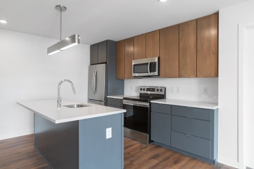 Now offering 2 months free! One bedroom apartment with private balcony in Grad Hospital - minutes from UPENN campus! – photo 1