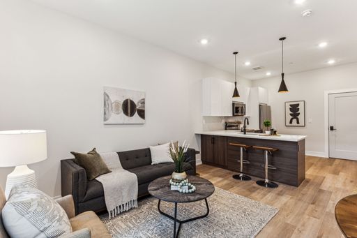 Now offering 2 months free! Amazing sunlit one bedroom steps from Nolibs! Now at an unbeatable price! – photo 1