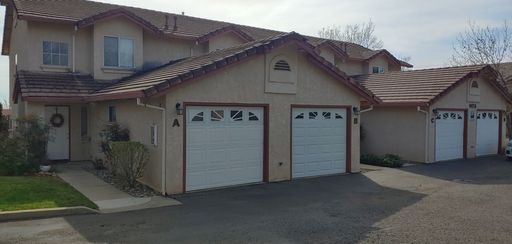 2 Bedroom, 2.5 Bath Townhouse in Prime Location! – photo 1