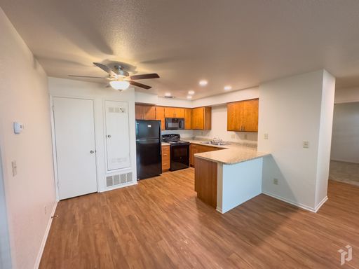 2 Bedroom 1 Bathroom Apartment at 1661 Forest Avenue! – photo 1