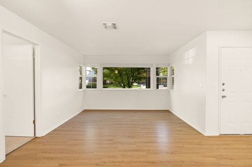 UPDATED 2 Bedroom 2 Bathroom Apartment at 1661 Forest Avenue! – photo 1