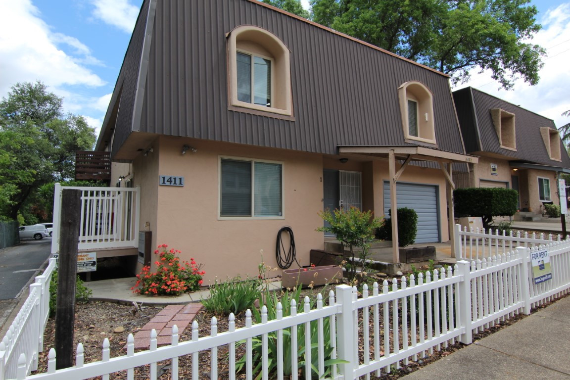 Redding Apartment: 1411 Willis St.