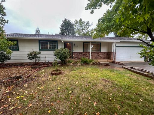 Large Backyard Well Kept 3 Bed 2 Bath Home! – photo 1