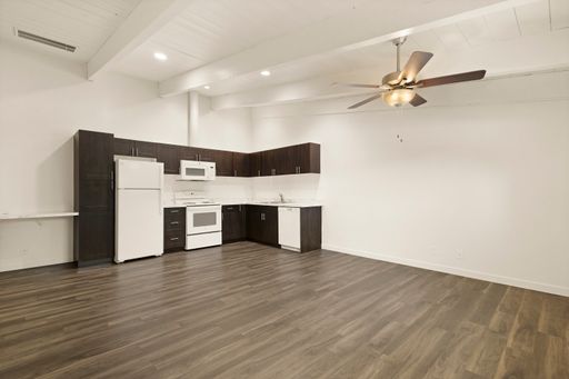 1 Bed, 1 Bath, + Washer/Dryer Apartment! (Large) – photo 1