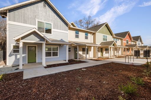 3 Bedroom Townhouse Style Home! Close to PV High School and Shopping. – photo 1