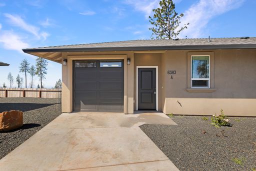 Sign a lease by 08/28/2026 $1500 move in special!! Welcome to your cozy retreat in Paradise, CA! Charming 1 bedroom/1 bath duplex available now! 55+ COMMUNITY
