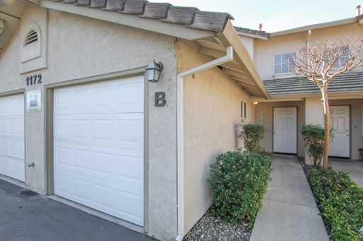 2 Bedroom, 2.5 Bath Townhouse in Near Dana Dr. Shopping Area! – photo 1