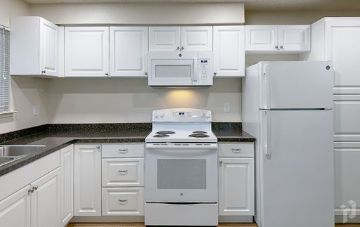 2 Bed 1 Bath Apartment! – photo 1