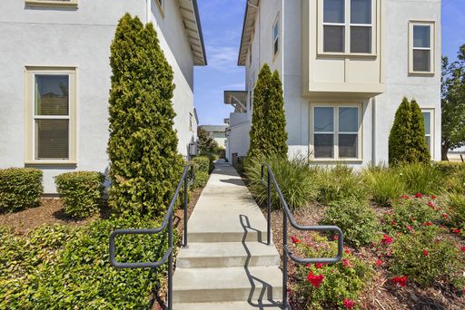 2 Bedroom, 1 Bath Available! – photo 1