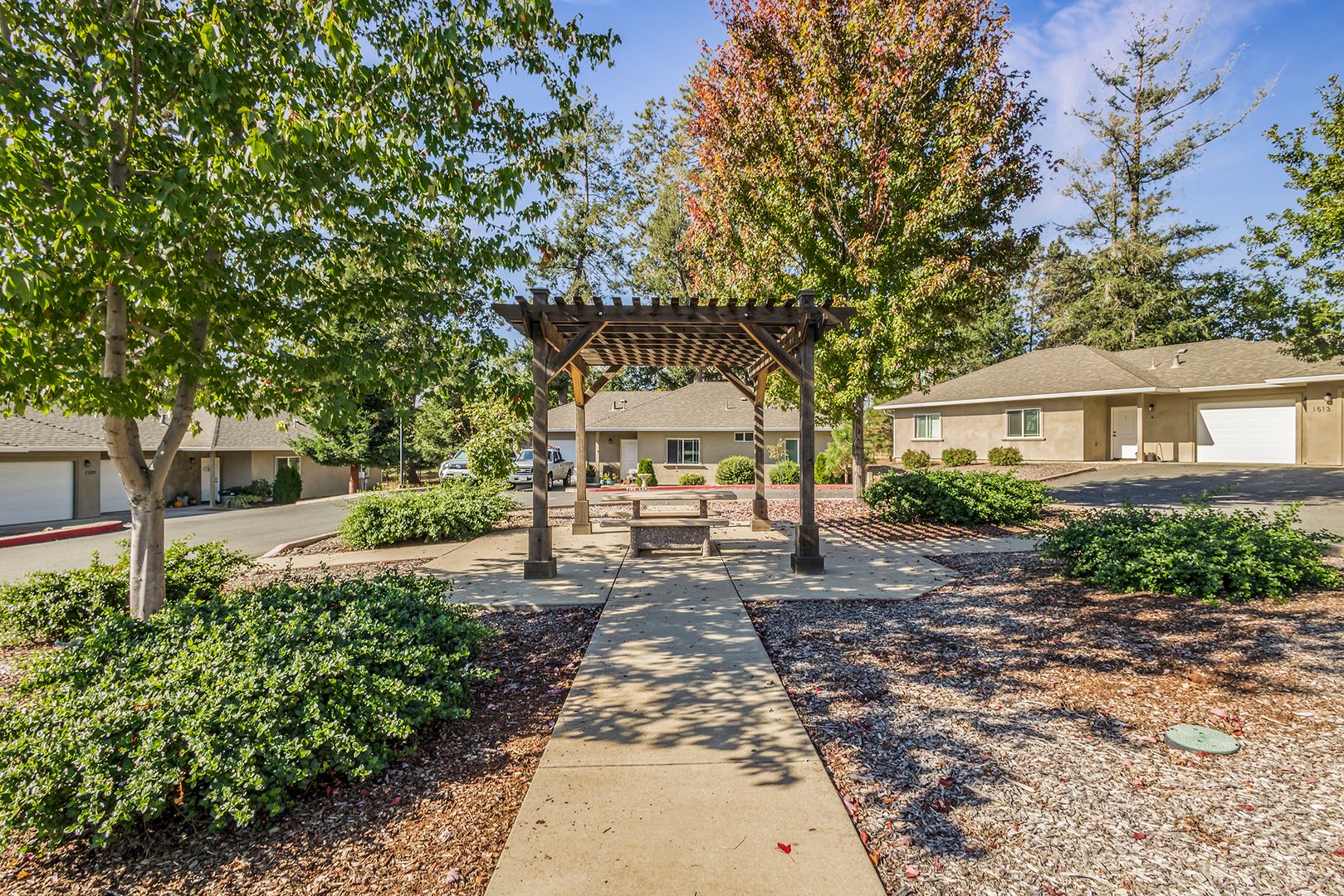 Paradise Apartment: 9034 Skyway