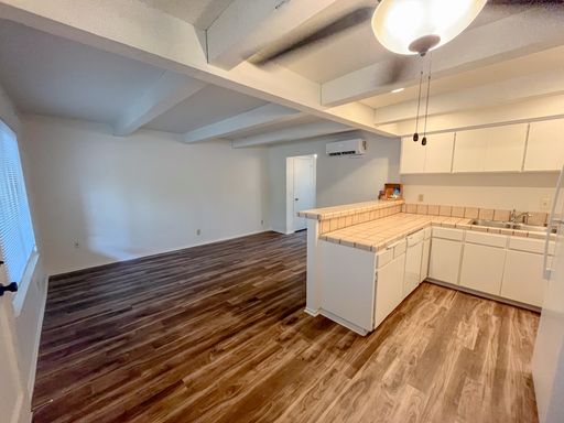 1 Bedroom, 1 Bath Apartment! – photo 1