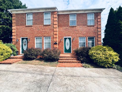 Colonial Style Townhouse – photo 1