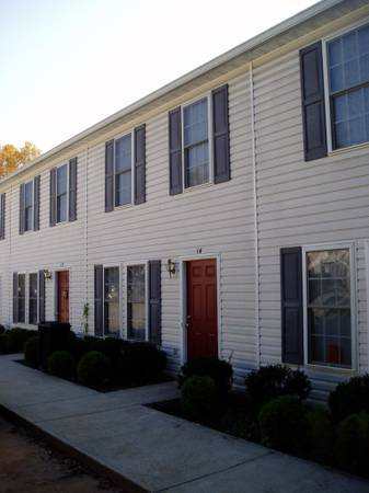 Lynchburg Apartment: Meadows Court 12-19,21-23