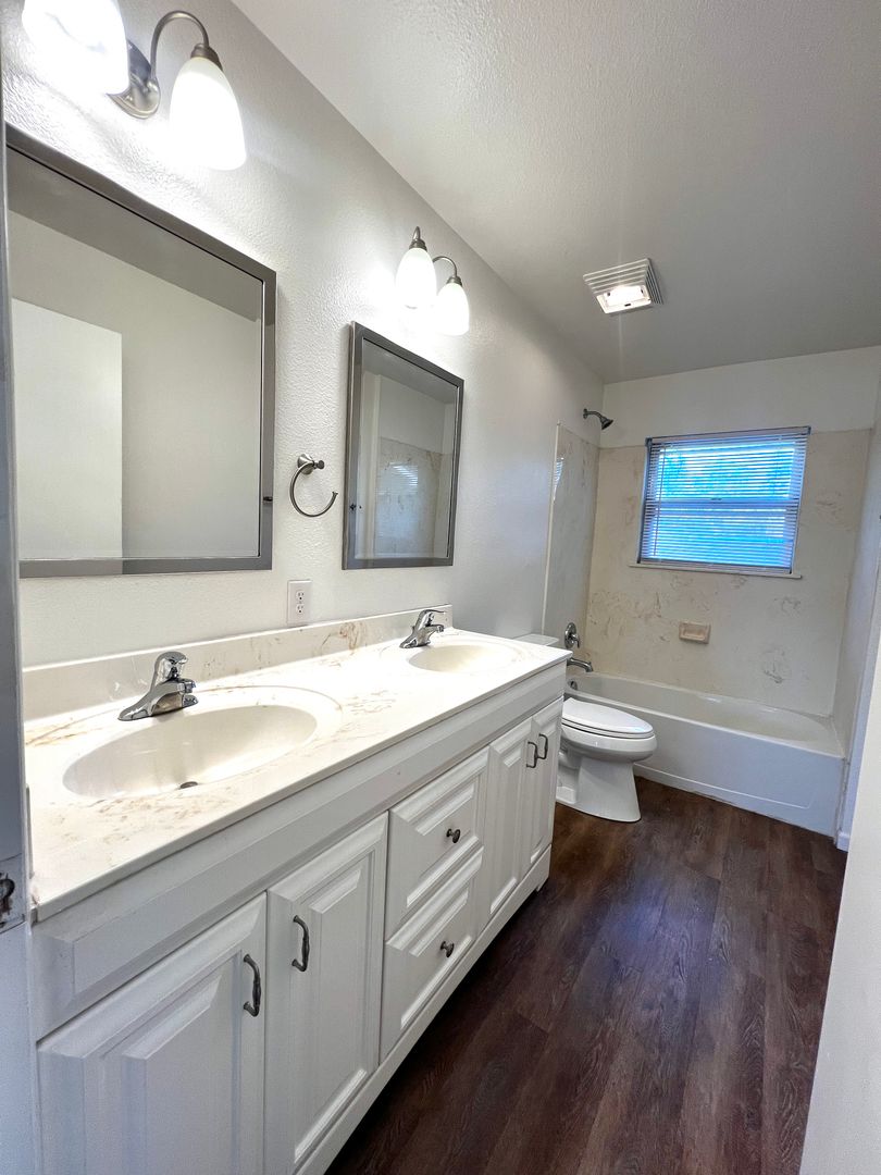 1004 Third St, Kerrville, TX 78028