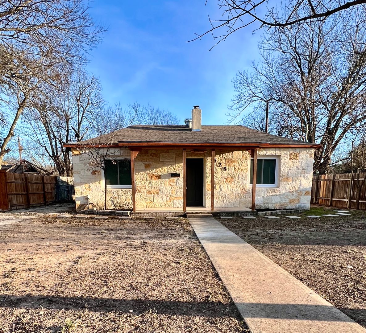 Kerrville House: 525 Lytle St
