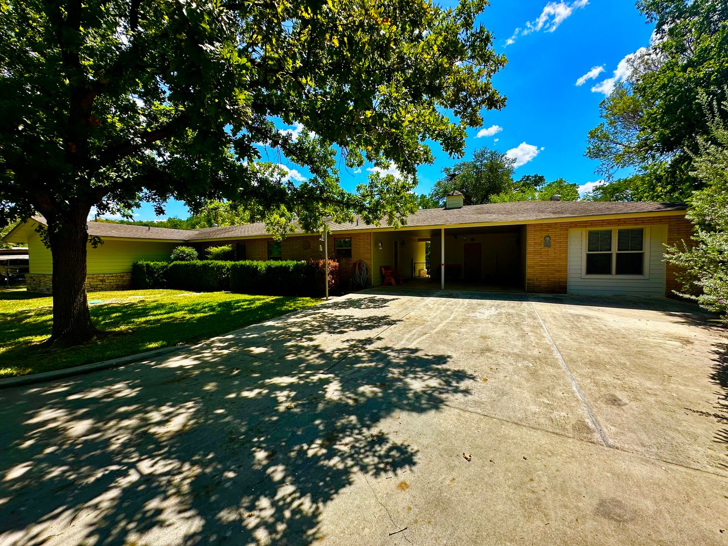 Kerrville House: 129 Paradise Ave.