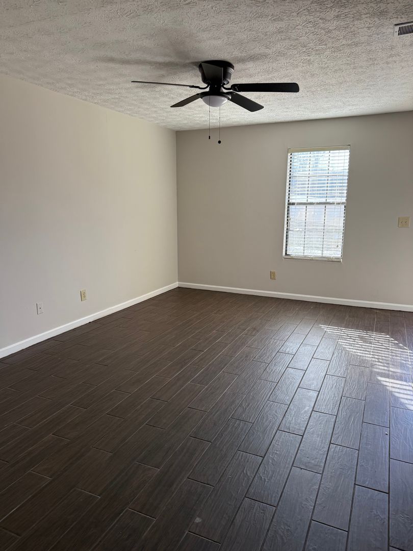 Winder Apartment: 490 Gainesville Hwy