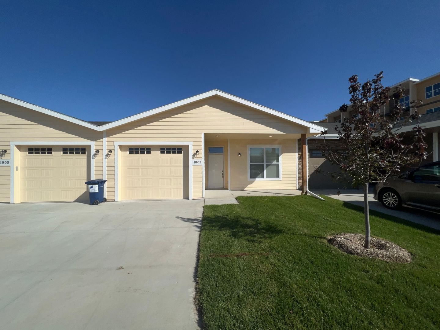 Bellevue Apartment: 1803 Hillcrest Drive