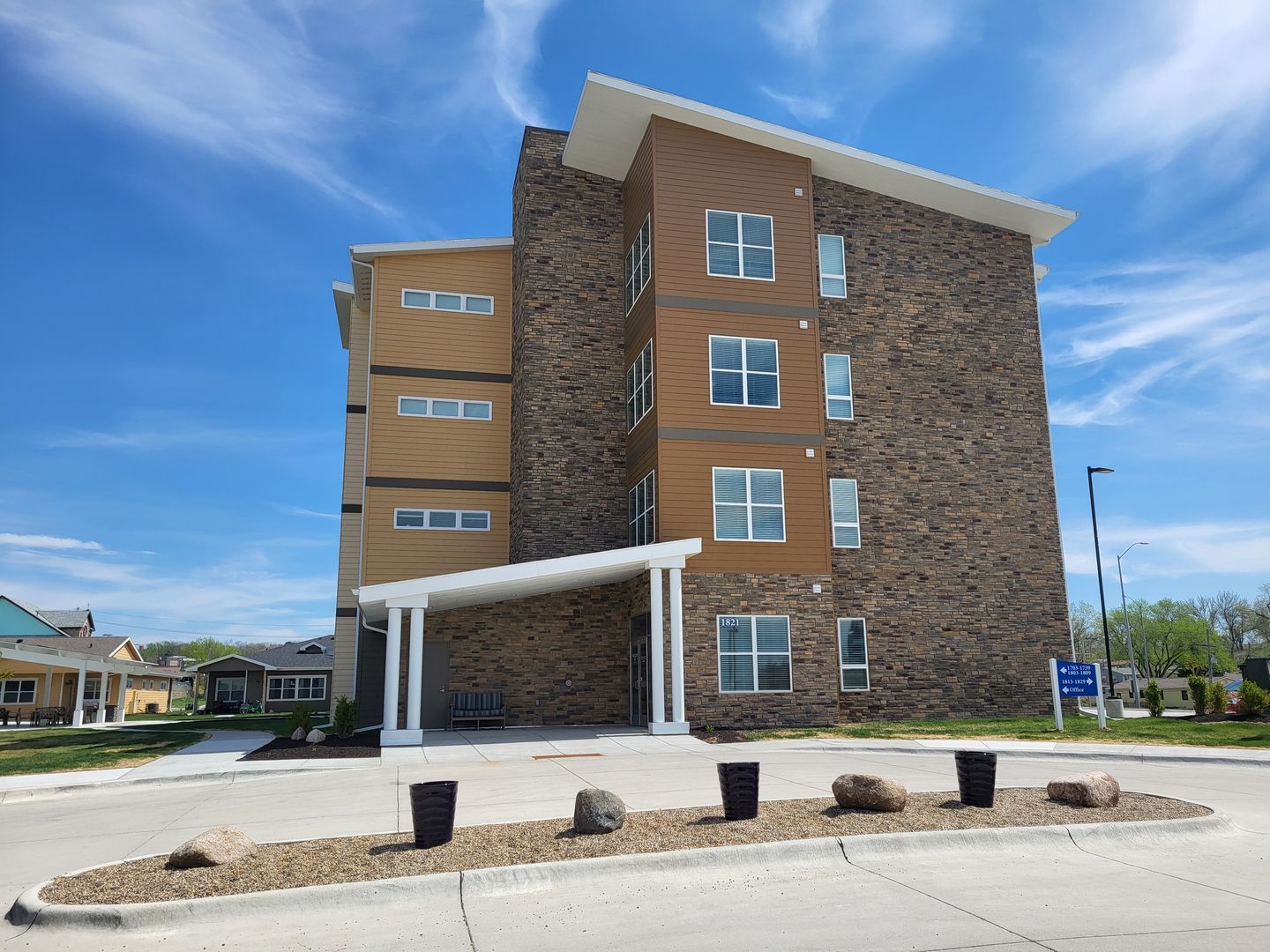 Bellevue Apartment: 1821 Hillcrest Drive