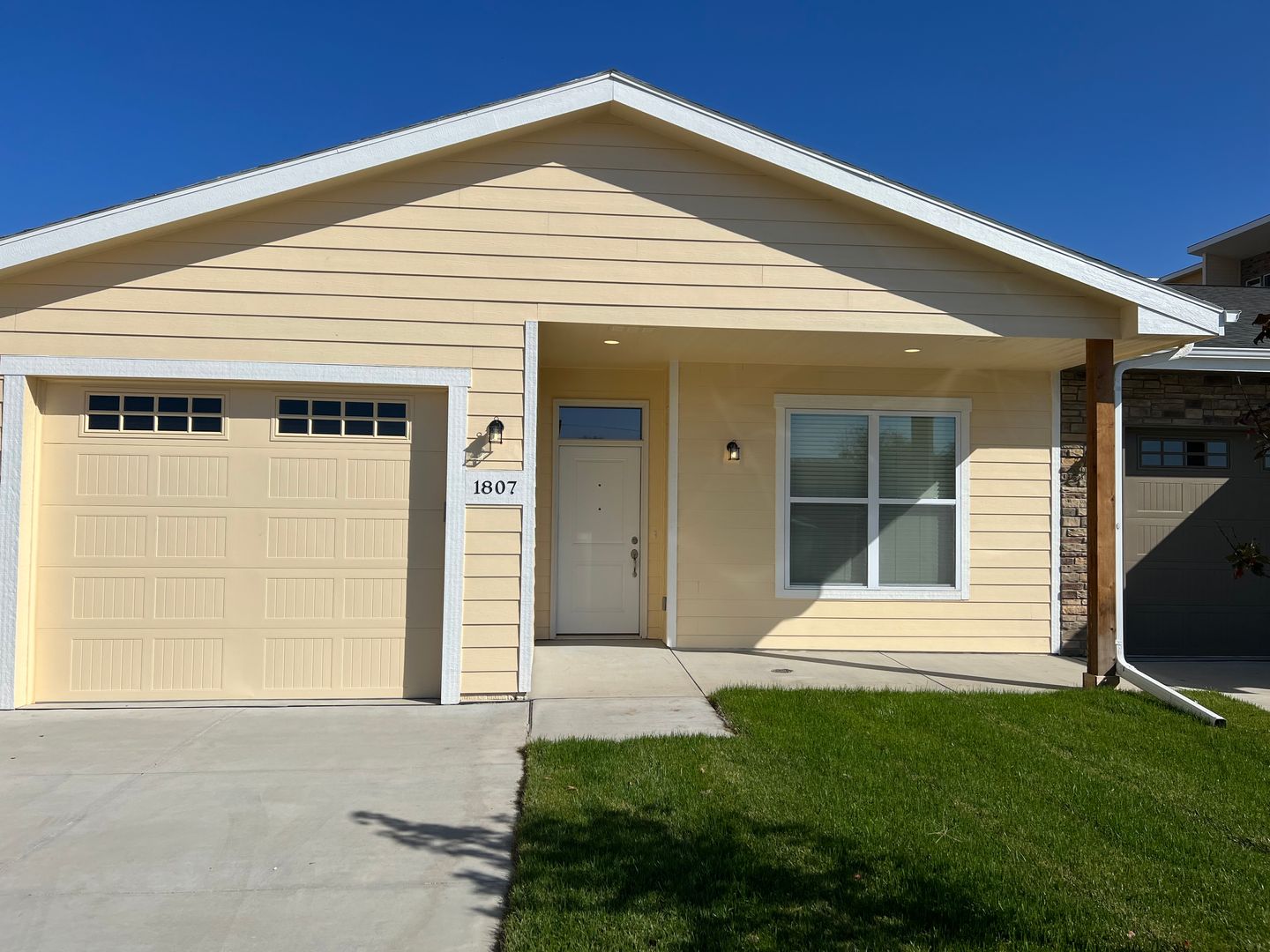 Bellevue Apartment: 1725 Hillcrest Drive