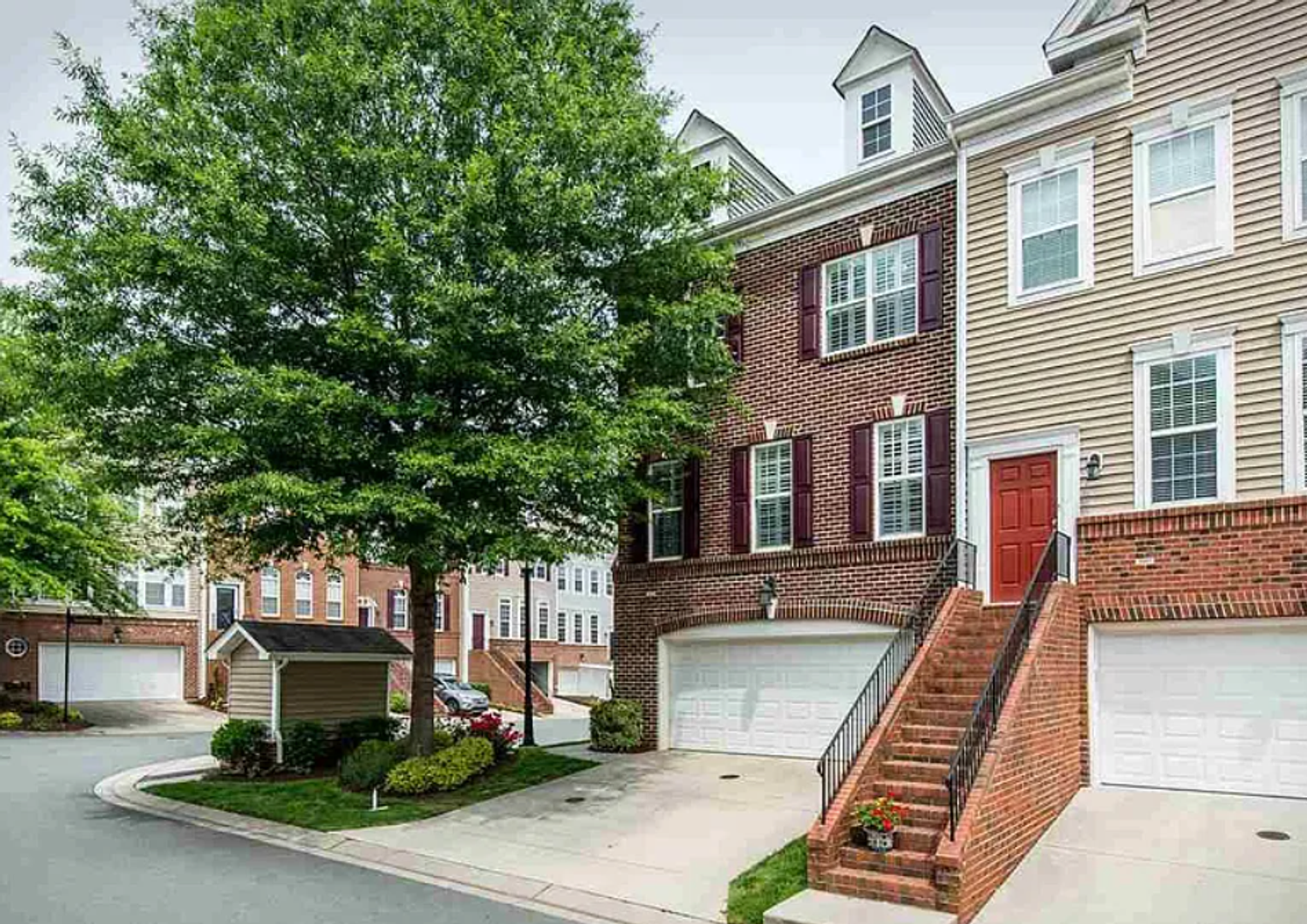 Raleigh House: 3115 Hudson Hill Ln