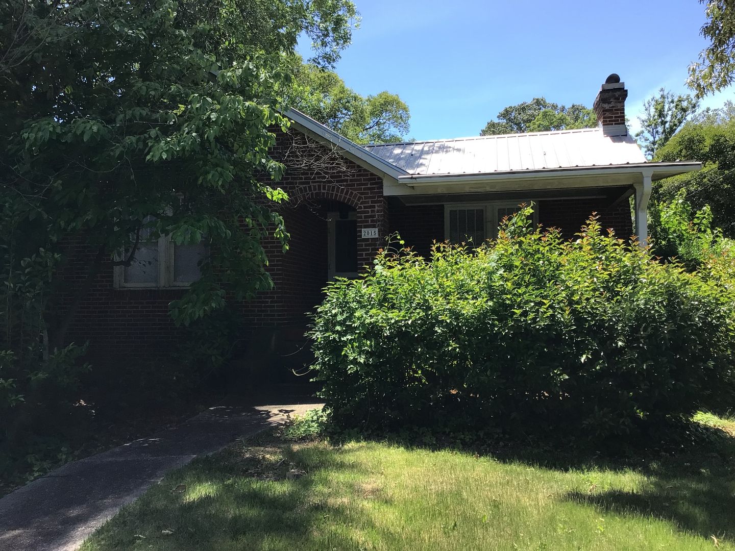 Raleigh House: 2015 Glenwood Ave