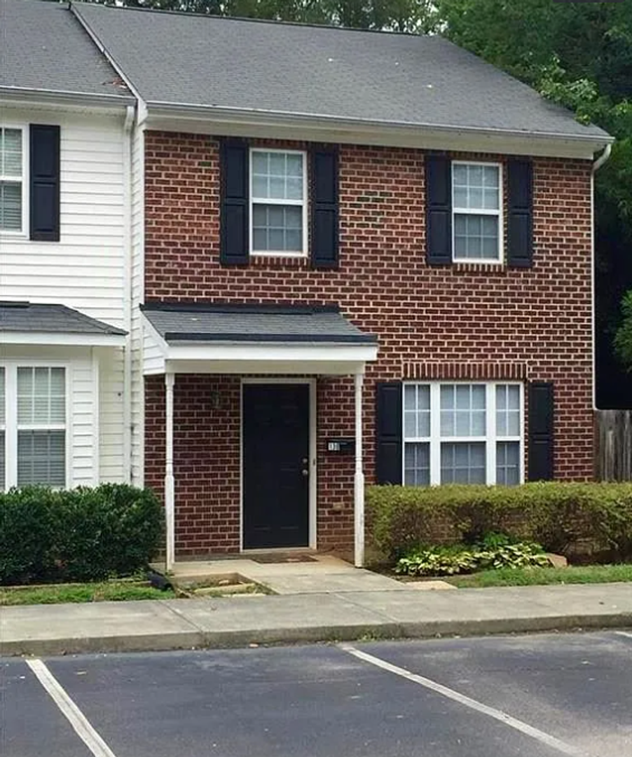 Cary Townhome: 130 Callan Park Ln