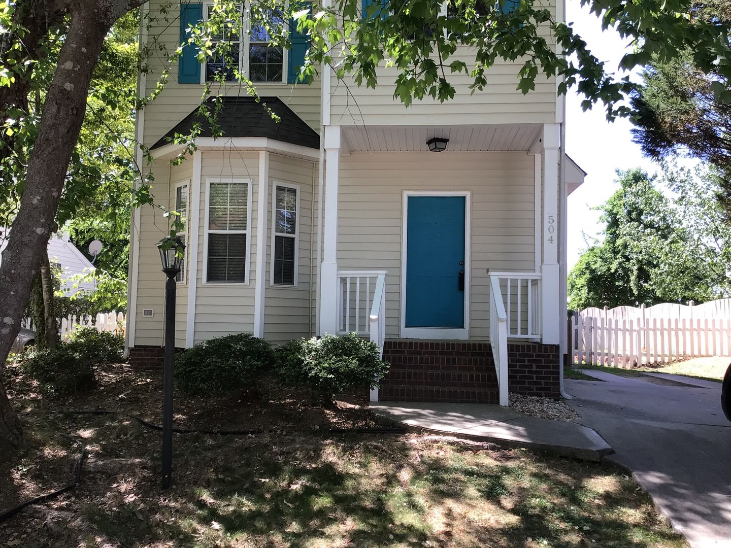 Holly Springs House: 504 East Maple Ave