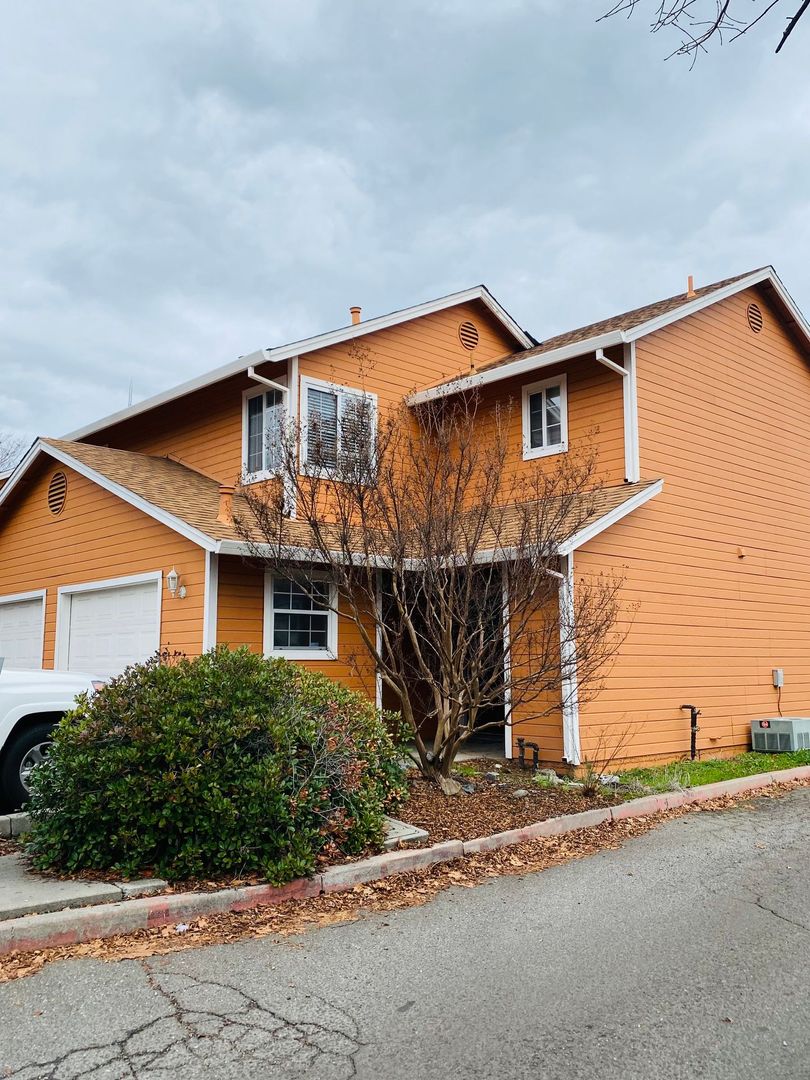 Chico Townhome: 1717 Eaton Rd