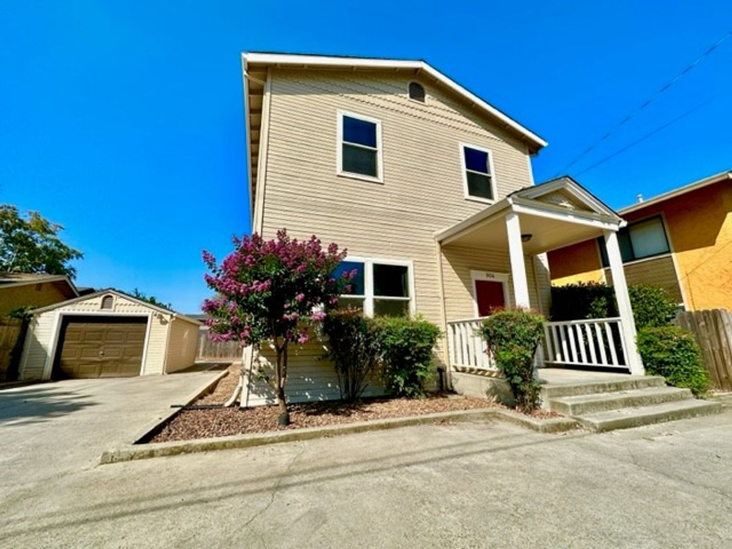 Chico House: 904 Walnut Street