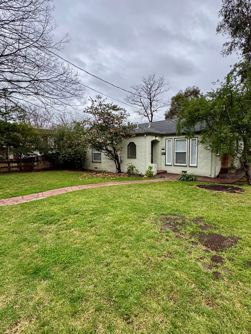 Chico Apartment: 1119 Citrus Ave