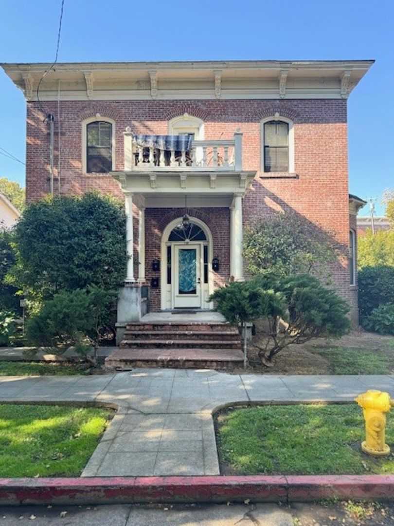 Chico Apartment: 702 W 3rd Street