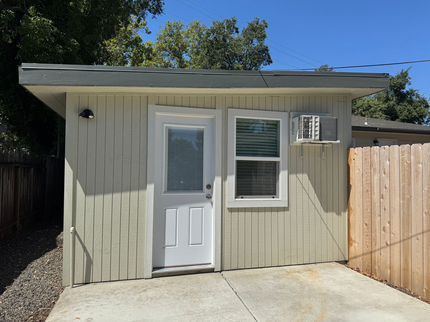 Chico Apartment: 1048 Warner Ave